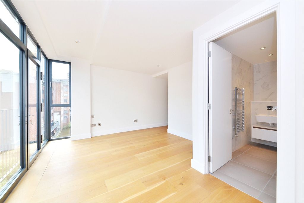 Property photo 3 of 15 Picture No. 02