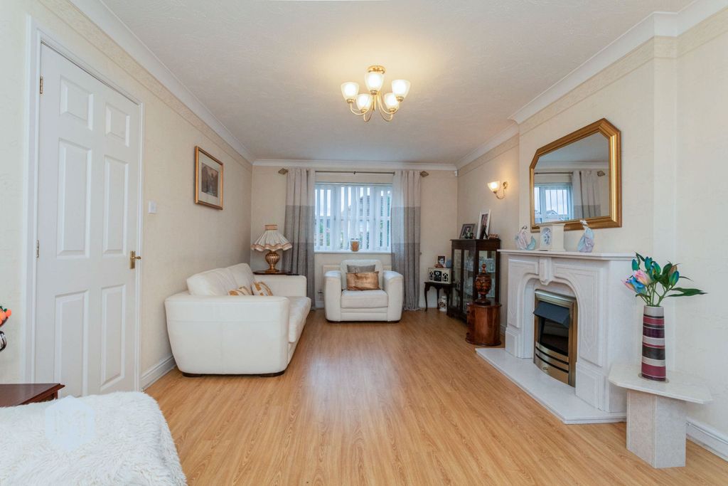 Property photo 2 of 32 Picture No. 23