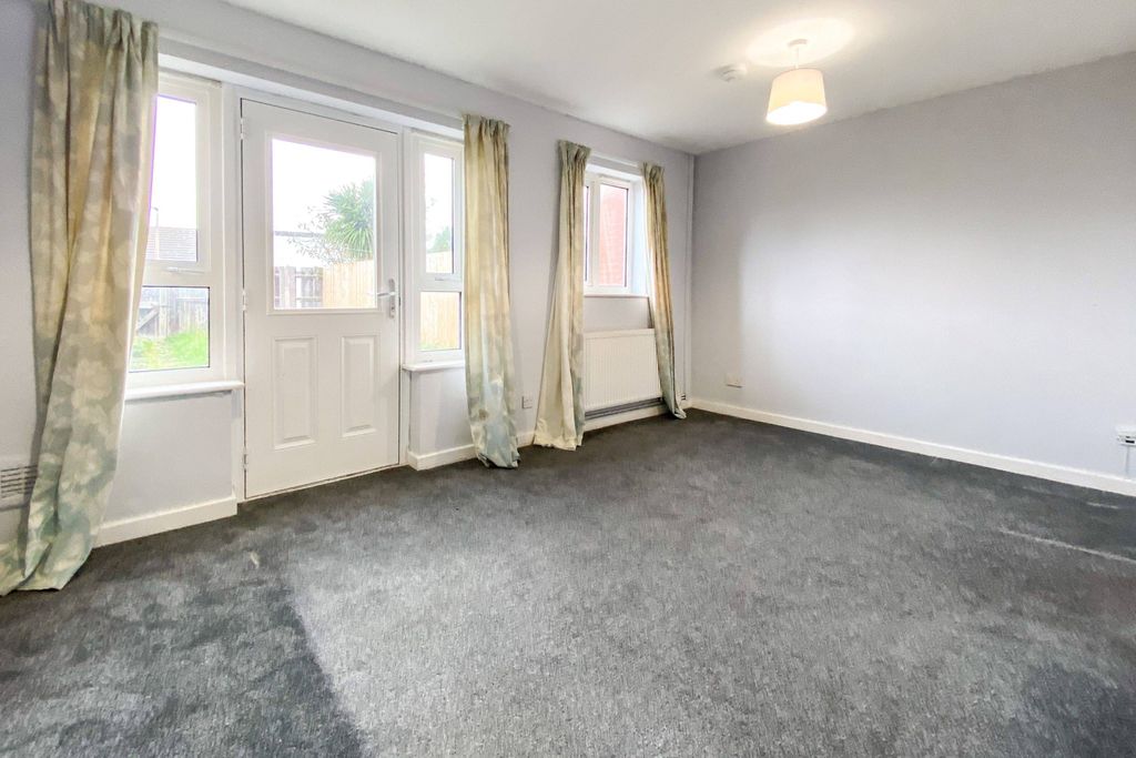 Property photo 3 of 13 5 Edmondsen Place, Fleetwood, Lancashire, Fy7 7Gd