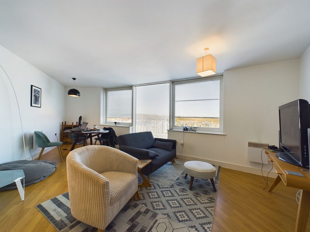 2 bed flat for saleDock Head Road, Chatham Maritime ME4 photo 4