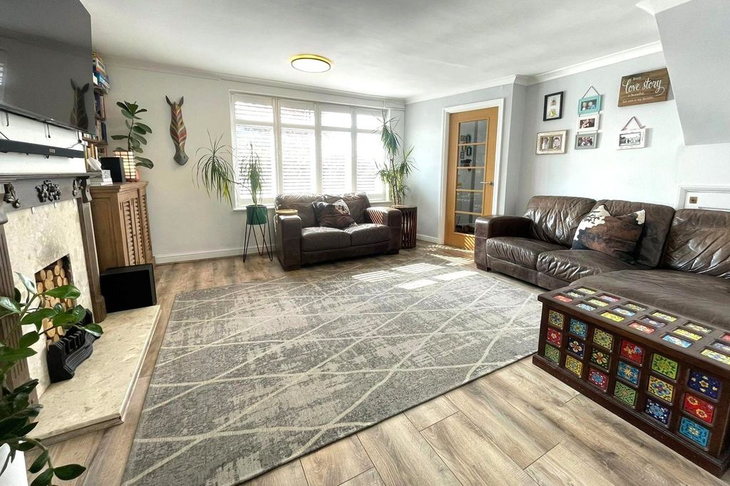 Property photo 2 of 19 Picture No. 03