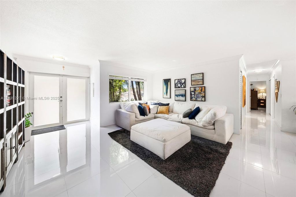Property photo 3 of 35 <Alttext/>