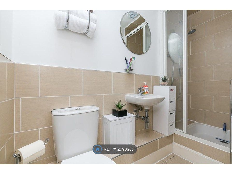 Property photo 2 of 6 Toilet/ Shower Room