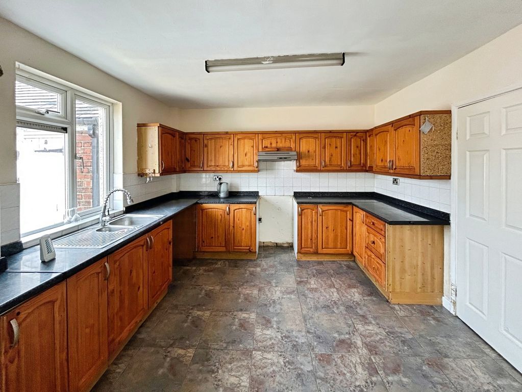 Property photo 2 of 12 Kitchen/Dining Room