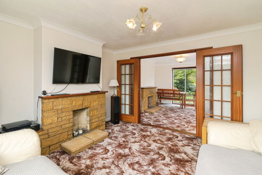 Property photo 2 of 17 Sitting Room