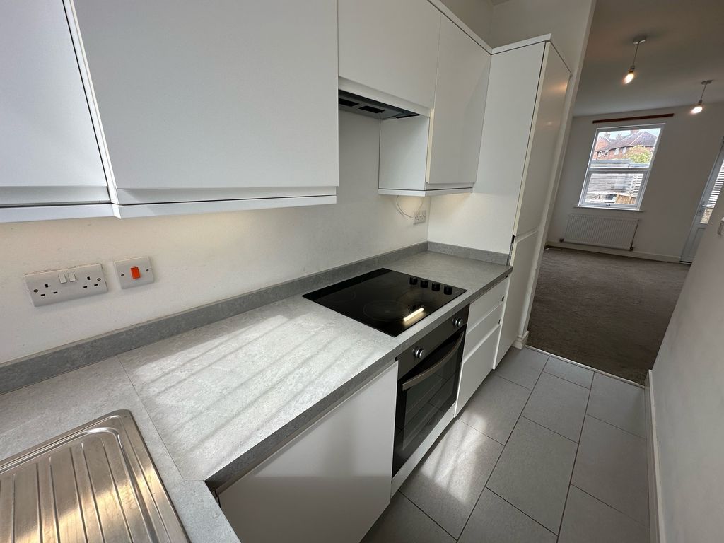 Property photo 2 of 9 Kitchen 2