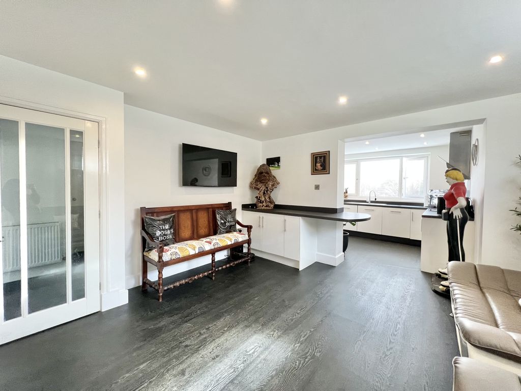 Property photo 3 of 26