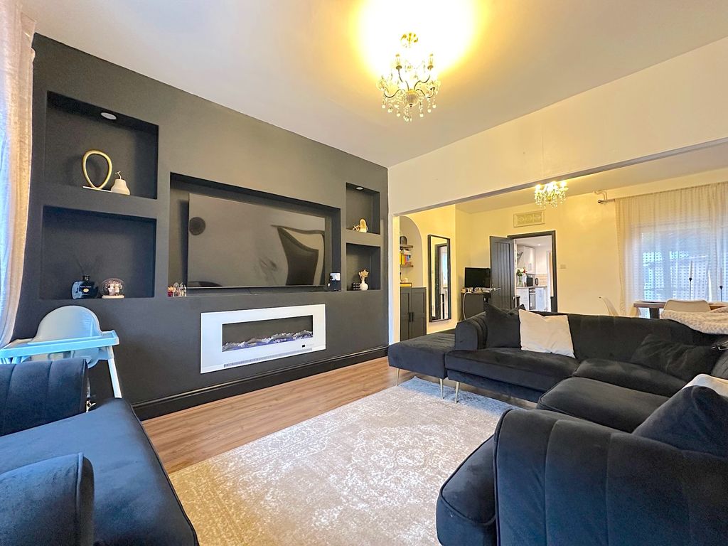 Property photo 2 of 18