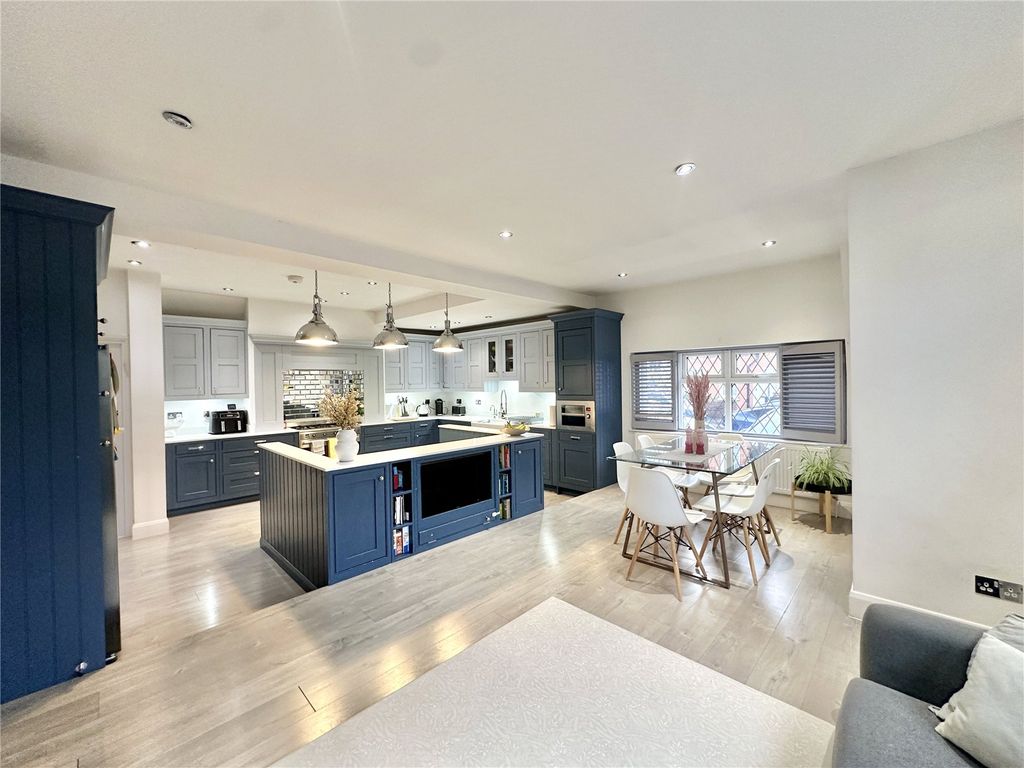 Property photo 2 of 22 Picture No. 30