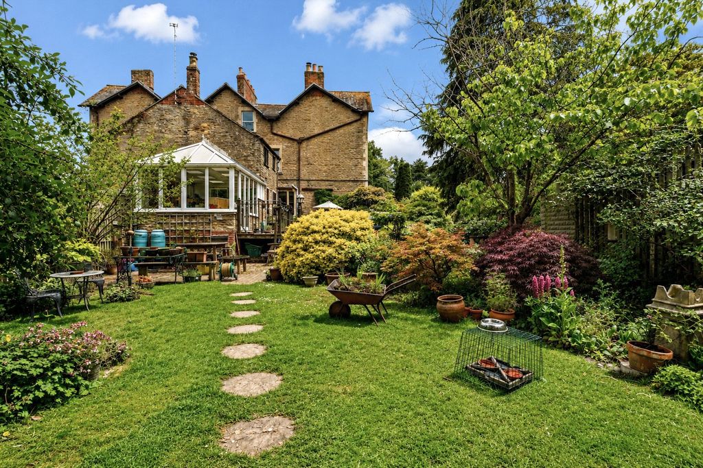 Property photo 2 of 24 Picture No. 33
