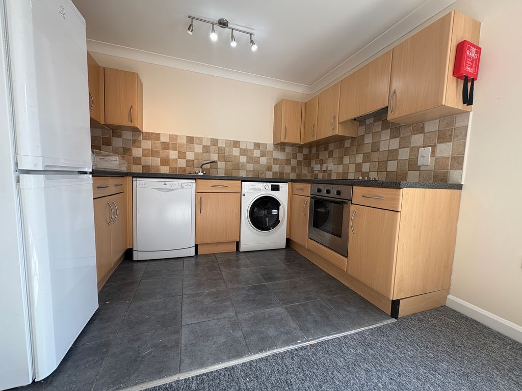 Property photo 3 of 8 Kitchen