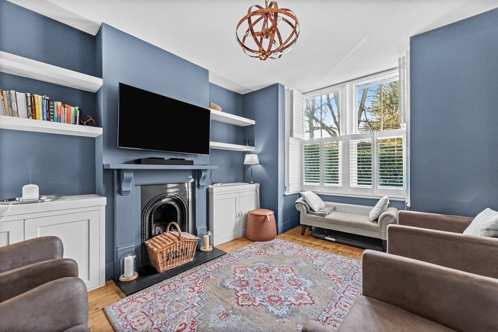 Property photo 2 of 18