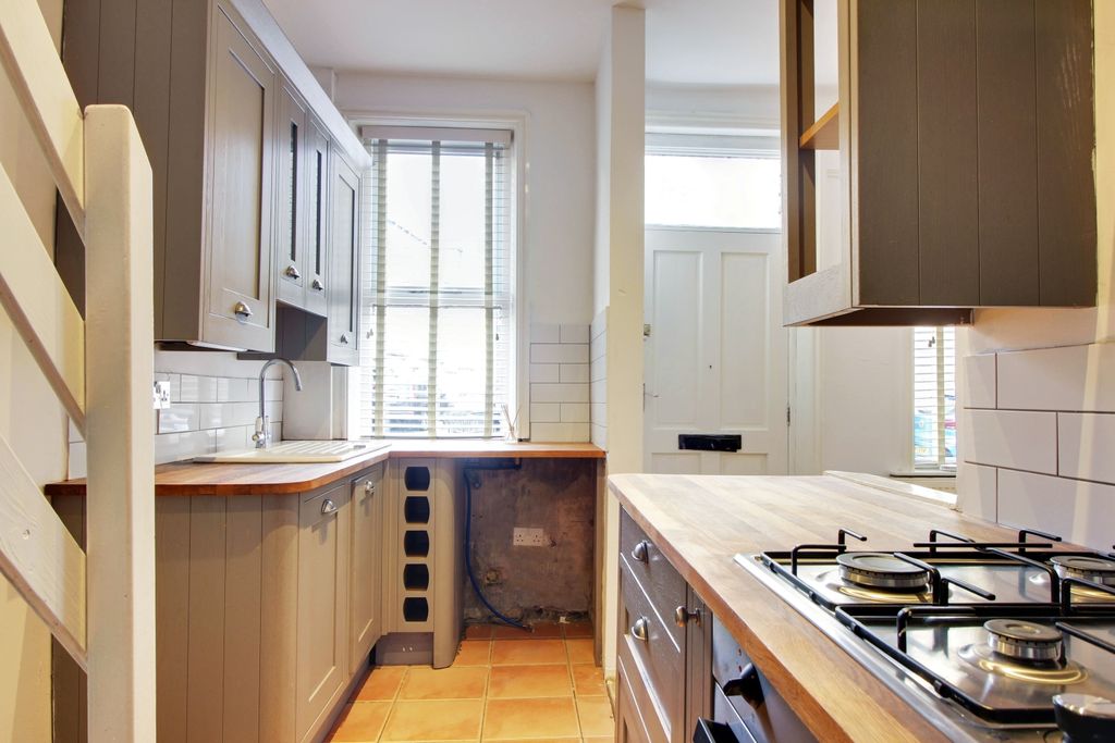 Property photo 2 of 11 Kitchen
