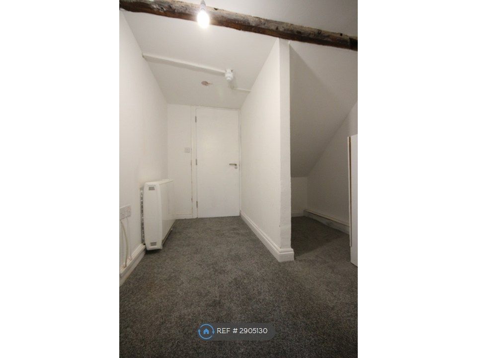 Property photo 3 of 4 Hallway