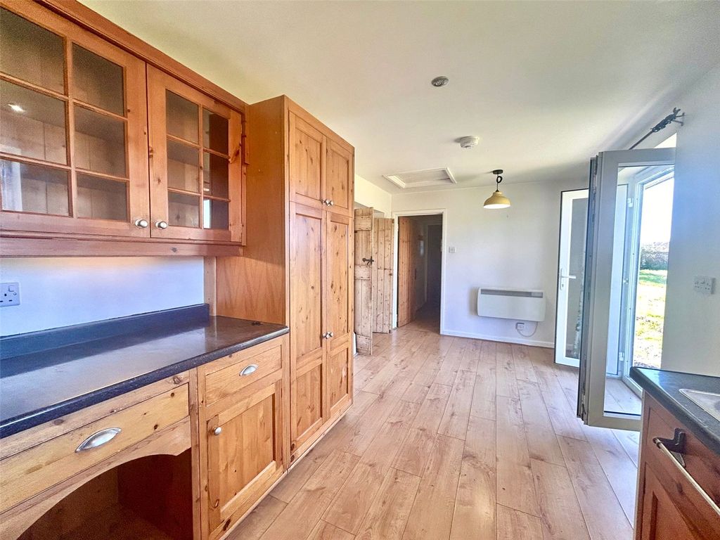 Property photo 3 of 11 Picture No. 29