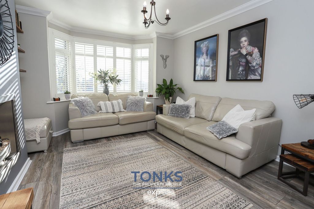 Property photo 2 of 20