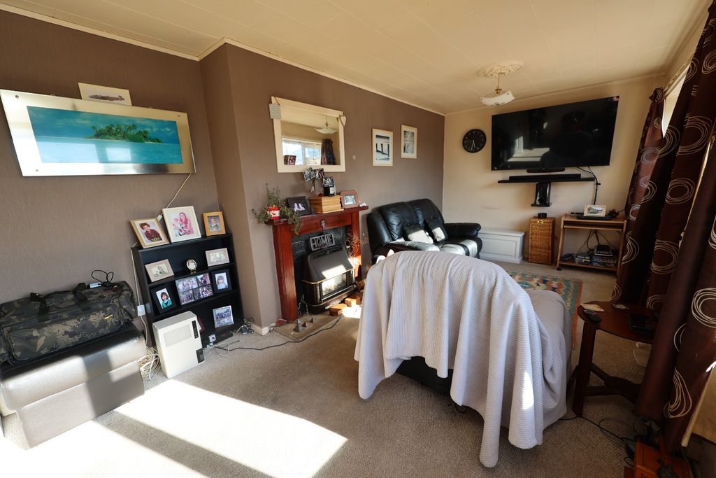 Property photo 2 of 17 4477372