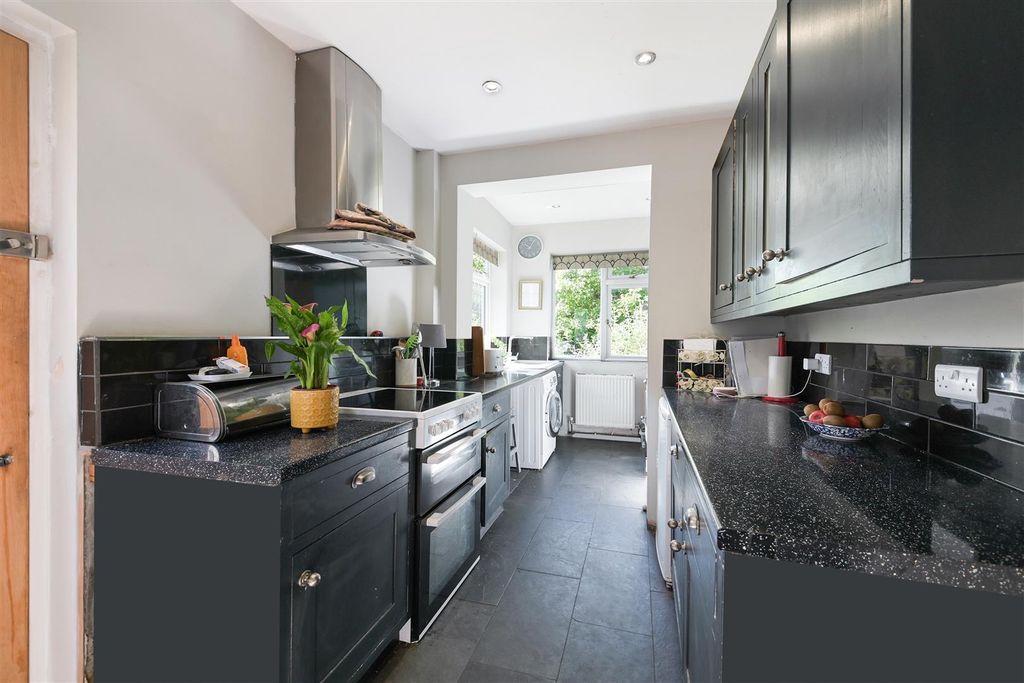 Property photo 3 of 14 Rosebery Road (7).Jpg