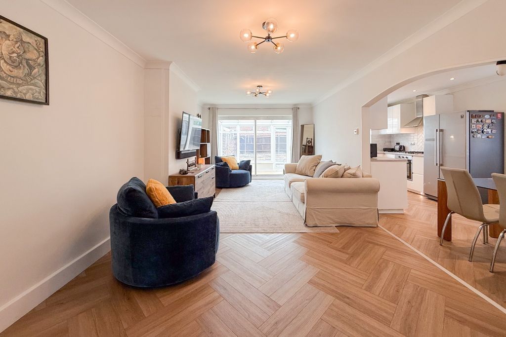 Property photo 2 of 16 5439522