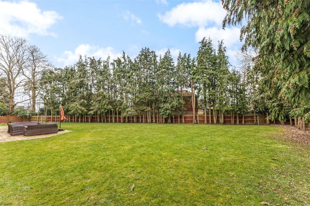 Property photo 3 of 14 Garden