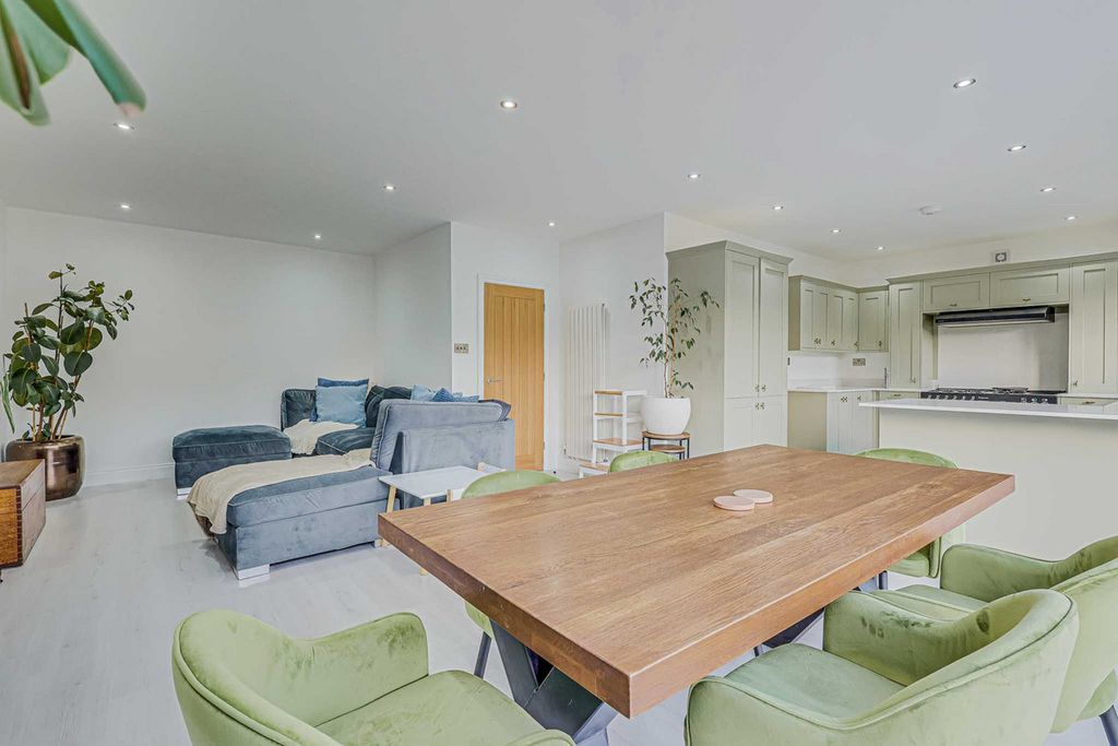 Property photo 2 of 44