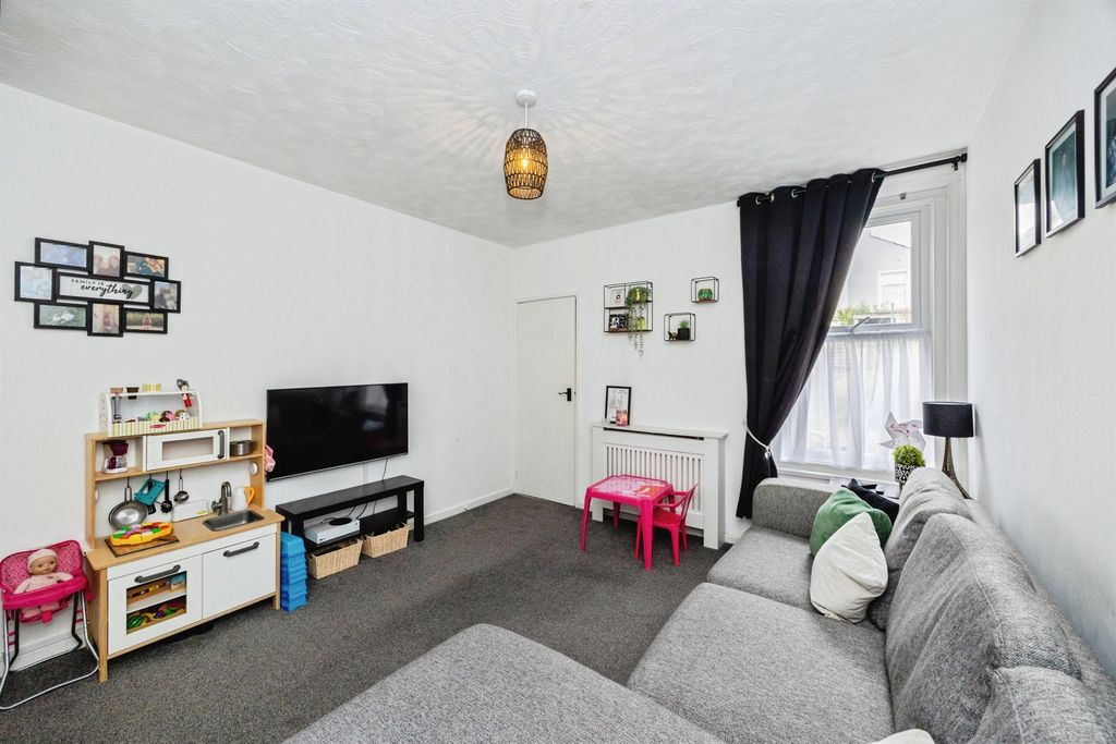 Property photo 3 of 11