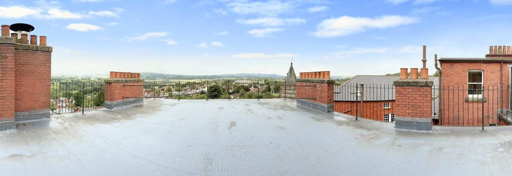 Property photo 2 of 27