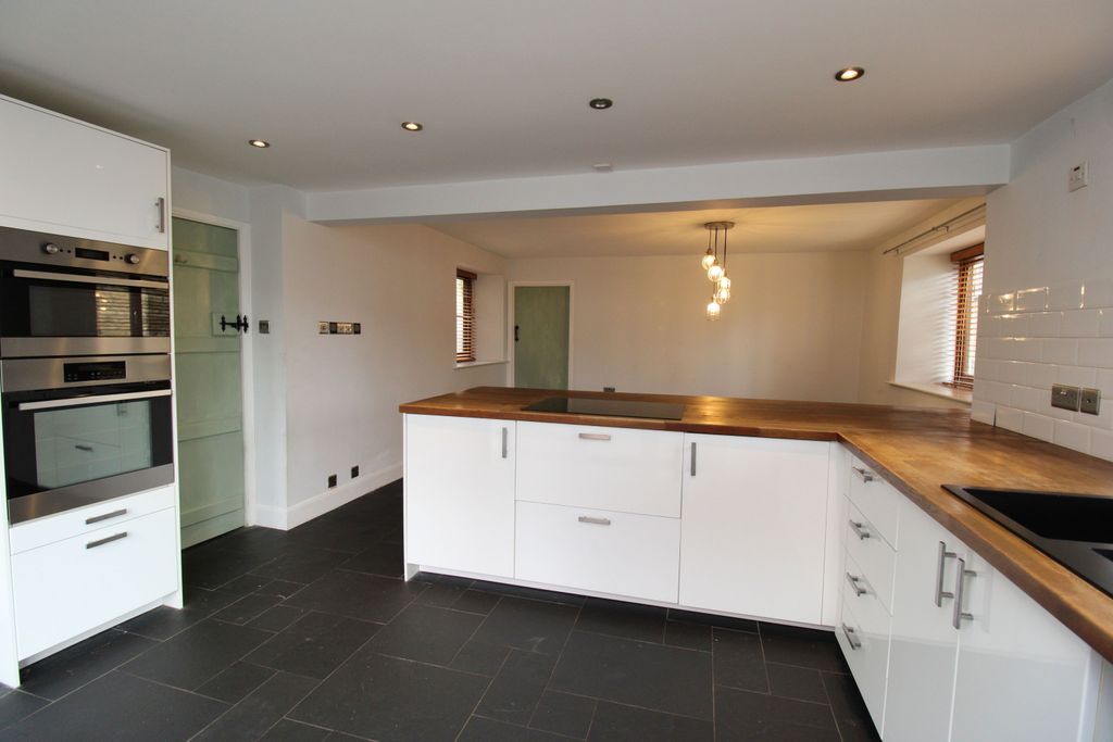 Property photo 3 of 15 Img_1429