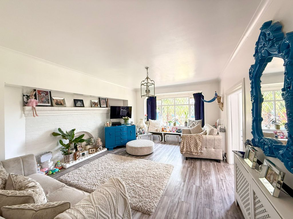 Property photo 1 of 10 Living Room