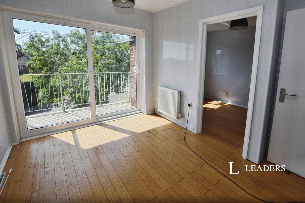 Property photo 3 of 8 Pbox-Img.Jpg