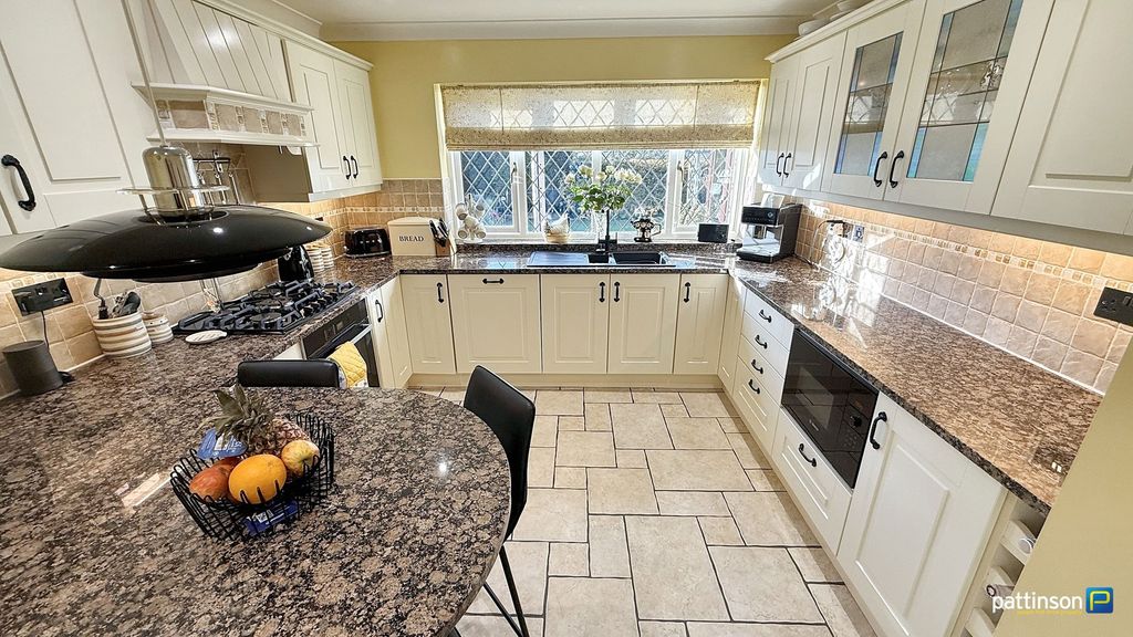 Property photo 3 of 61