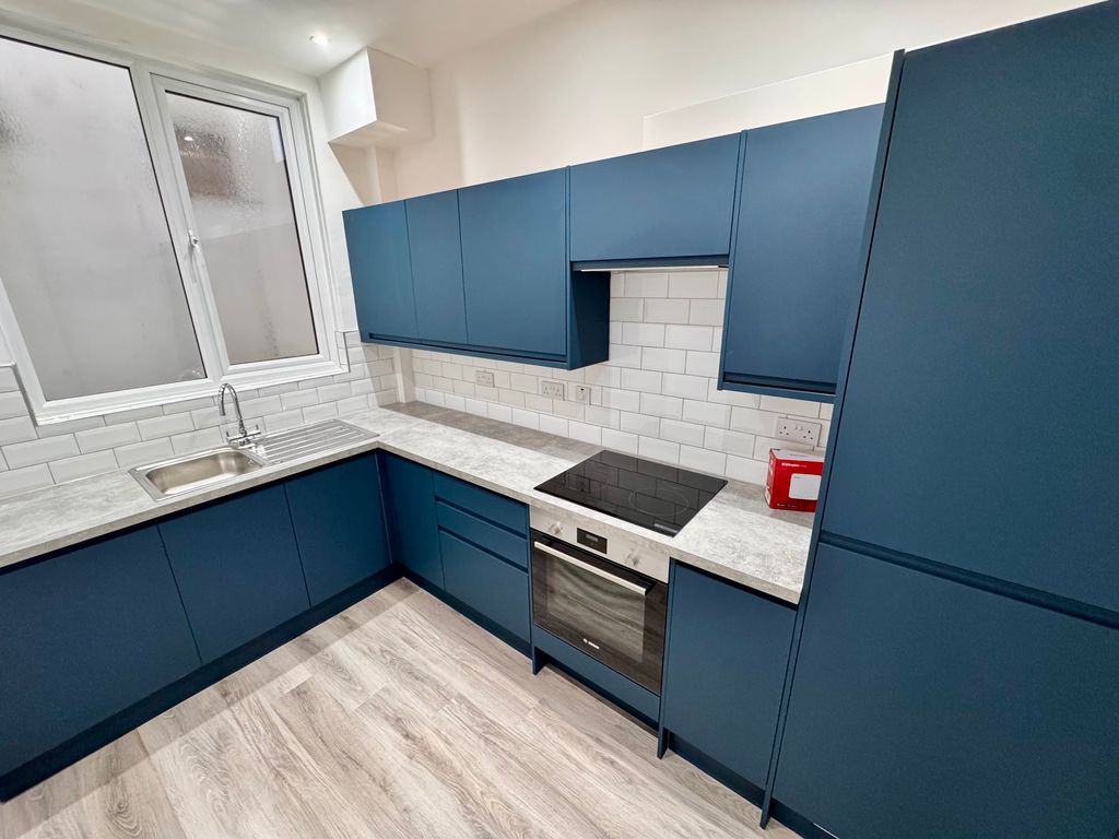 Property photo 3 of 7 3_9 Phoenix Court - Kitchen
