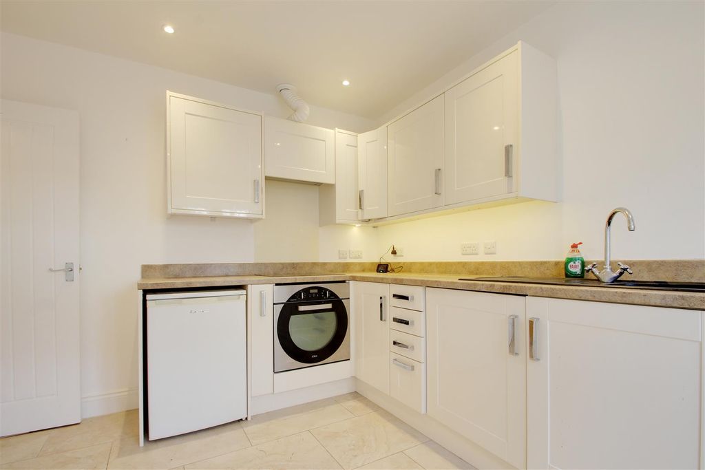 Property photo 2 of 6 Kitchen