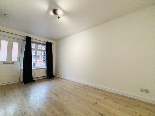 Property photo 2 of 6 Living Room