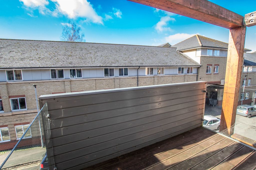 Property photo 2 of 9