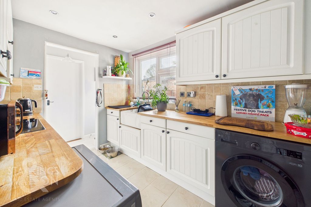 Property photo 2 of 20