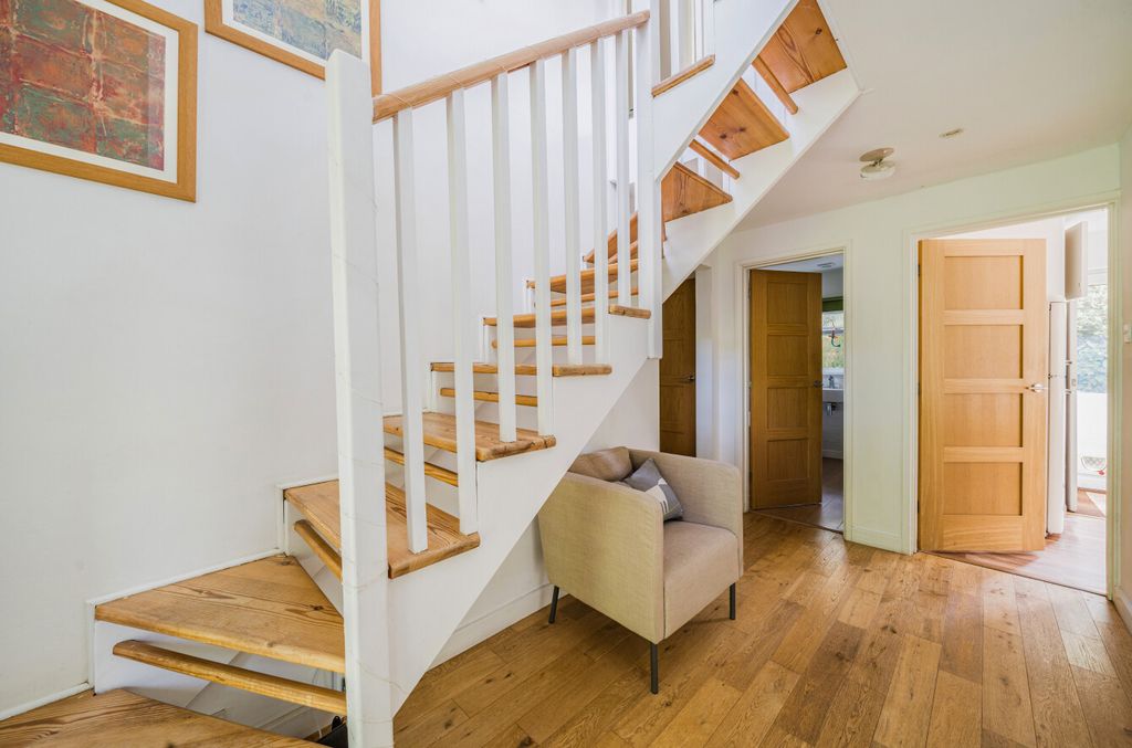 Property photo 3 of 22 1309350-3-685145d...