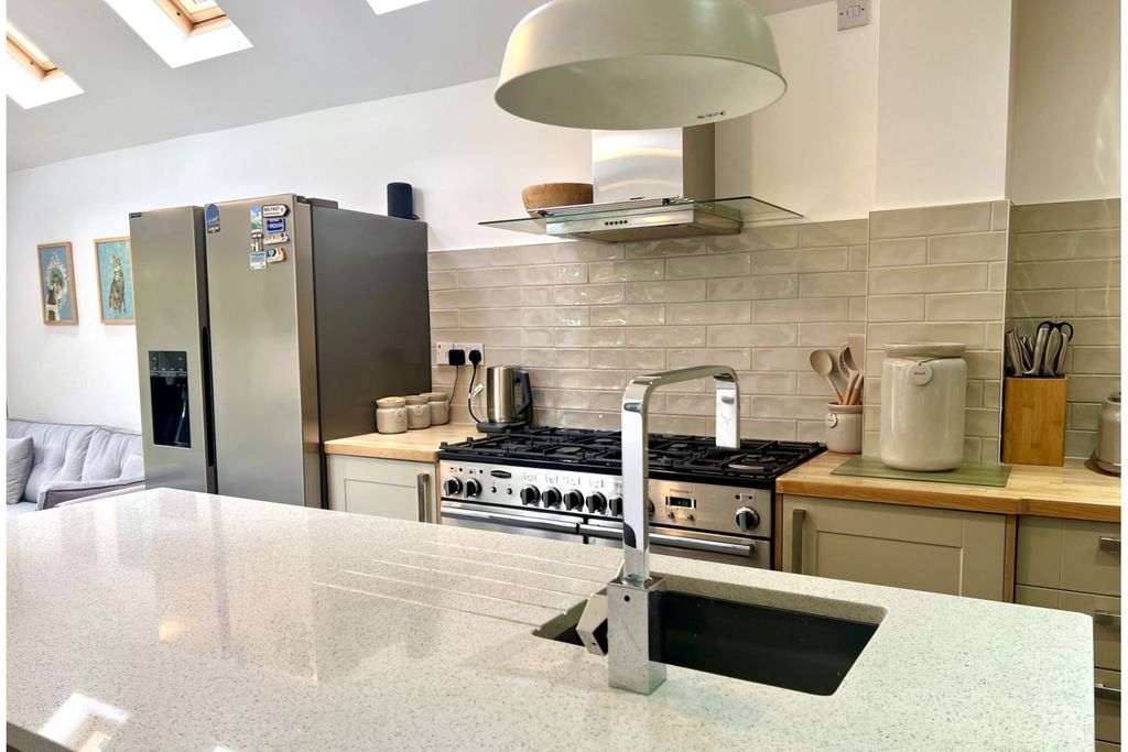 Property photo 3 of 34 Kitchen