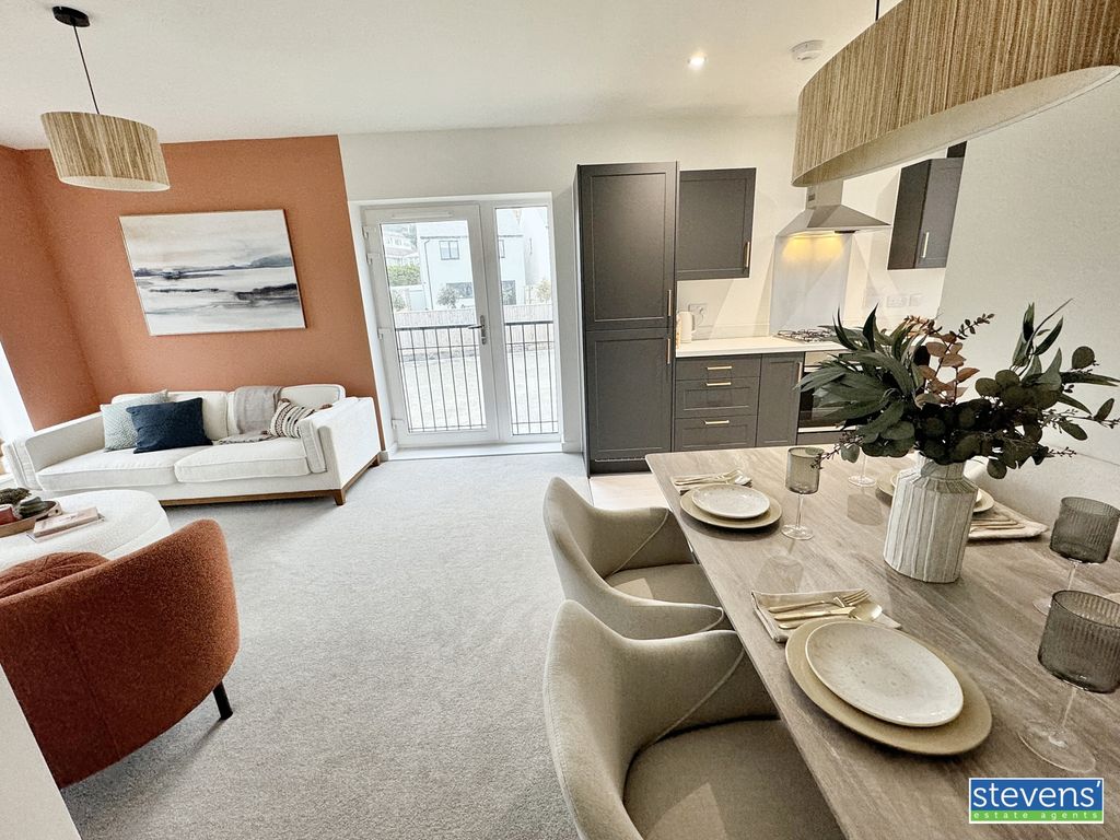 Property photo 3 of 16 Image00001