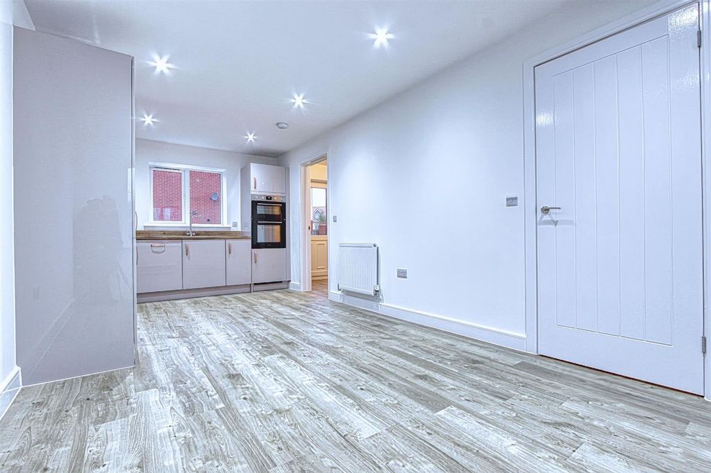 Property photo 2 of 23 Kitchen Diner