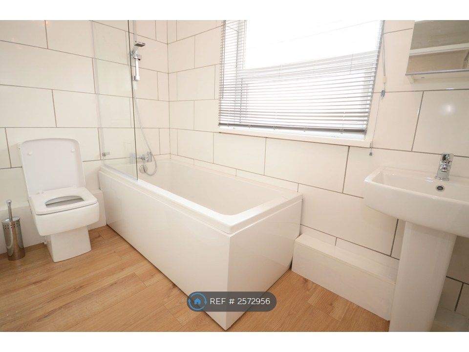 Property photo 2 of 6 Bathroom