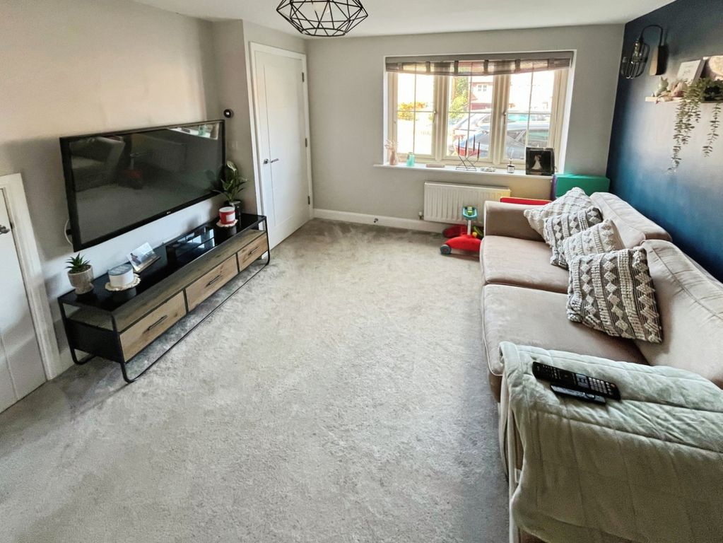 Property photo 3 of 13 Pbox-Living_Room-335893.Jpg