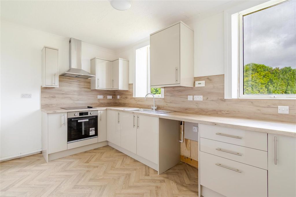 2 bed flat for saleHigh Street, Bathgate, Bathgate EH48 photo 5