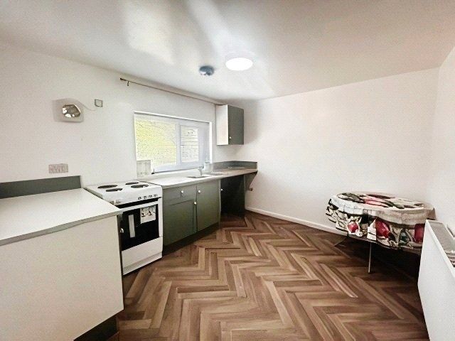 Property photo 2 of 10 Kitchen/Lounge