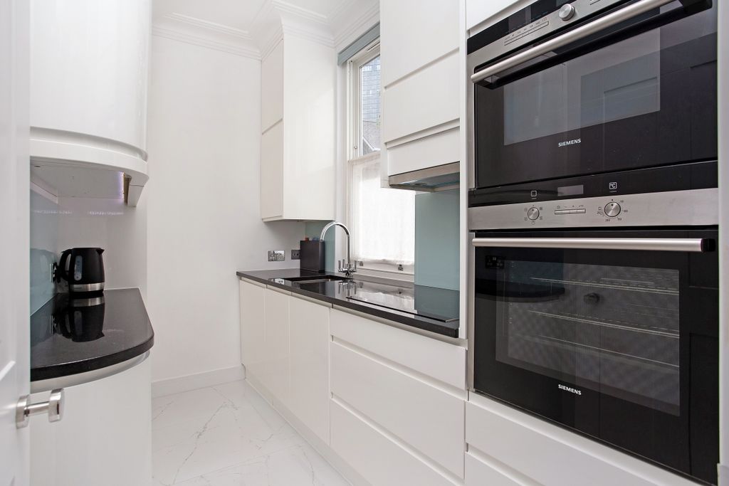 Property photo 2 of 10 B 17 Ashburnham R...