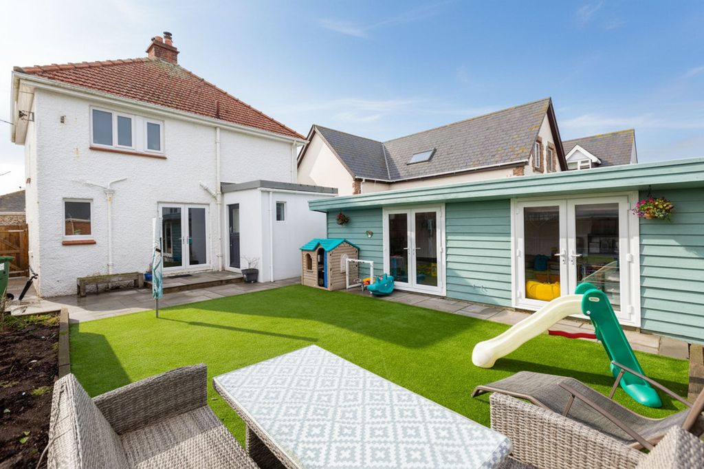 Property photo 2 of 34