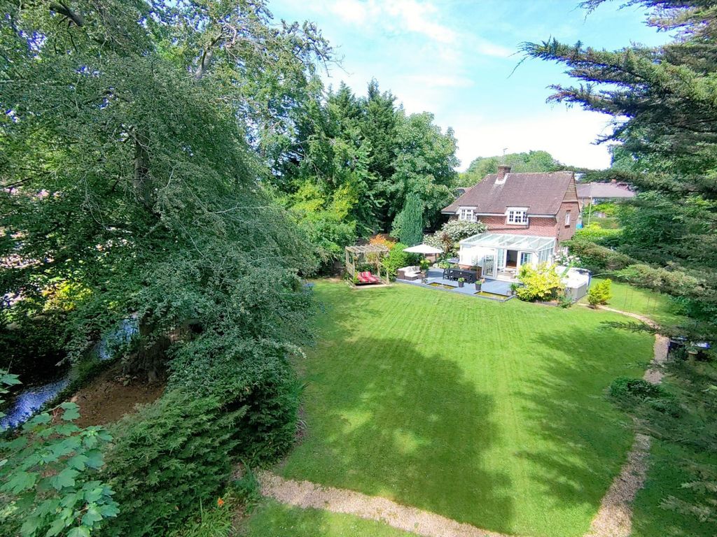 Property photo 2 of 26