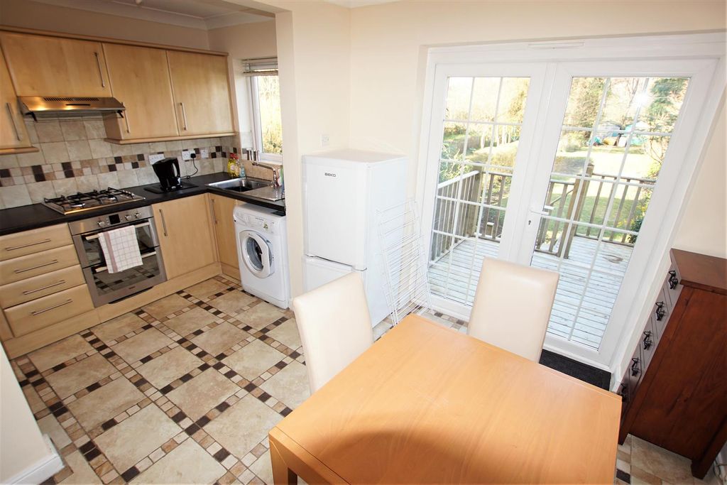 Property photo 3 of 11 Approach