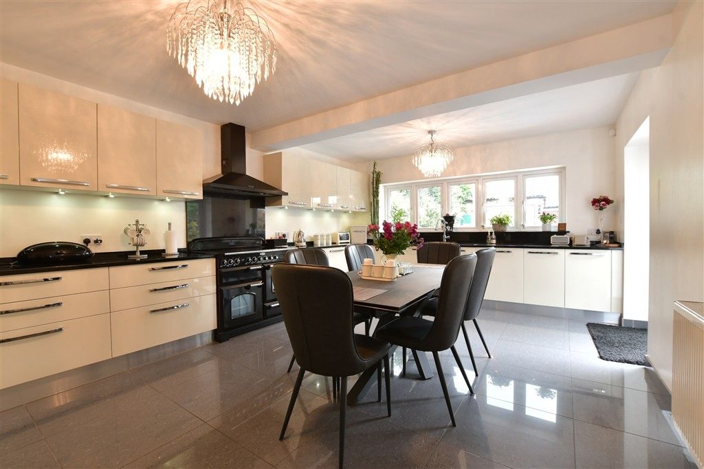 Property photo 2 of 13 Kitchen/Breakfast Room