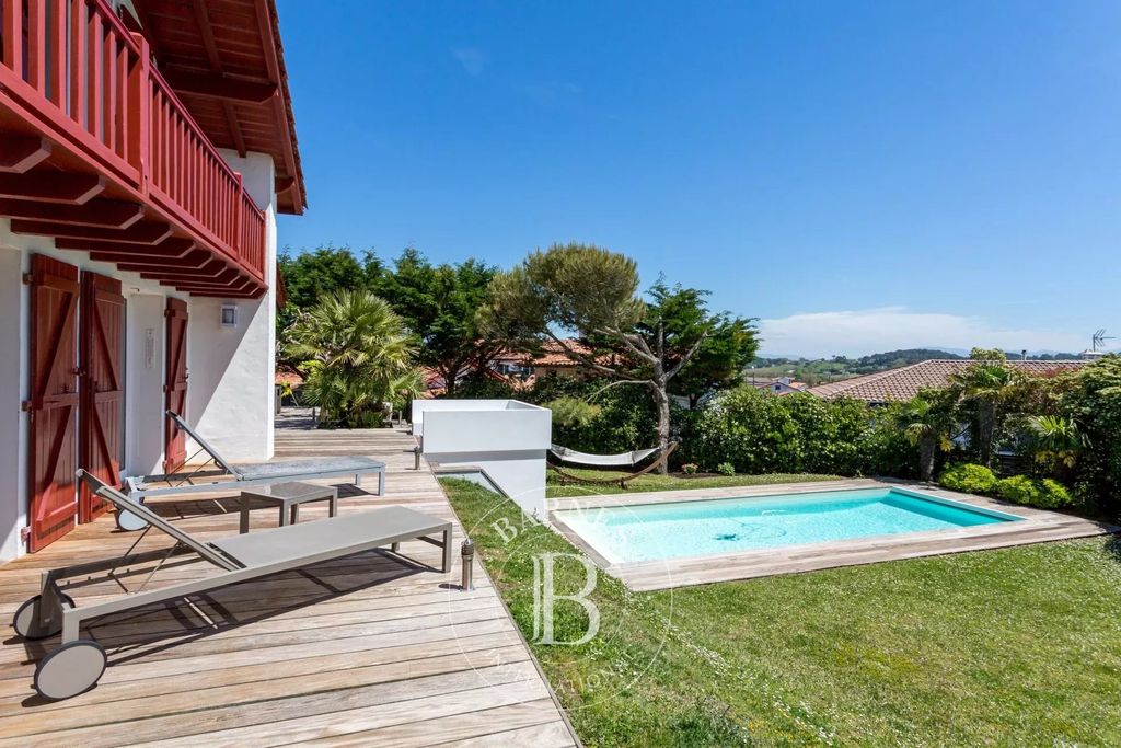 Property photo 3 of 17 Swimming Pool